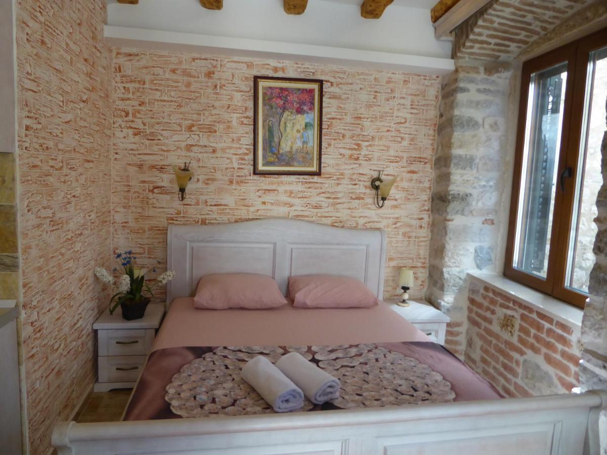 Apartaments Charlie Chaplin Kotor Dış mekan fotoğraf