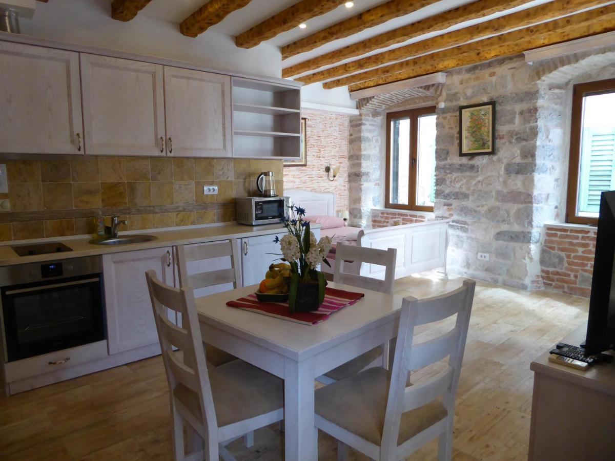 Apartaments Charlie Chaplin Kotor Dış mekan fotoğraf