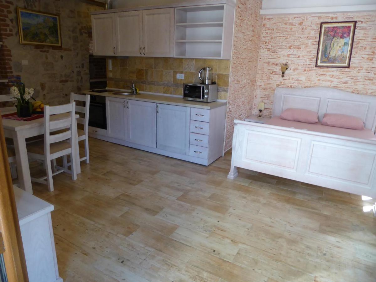 Apartaments Charlie Chaplin Kotor Dış mekan fotoğraf